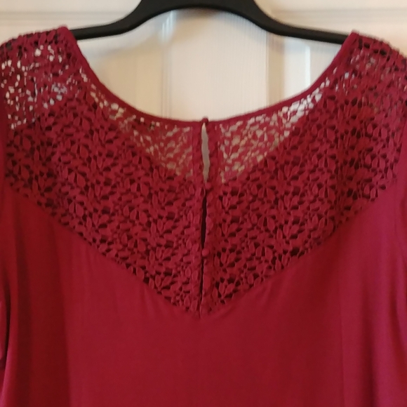 NWT TOP, Size L with lovely lace - Picture 5 of 8